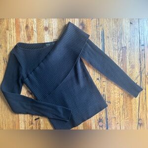Vici Black Ribbed Sweater Size Small